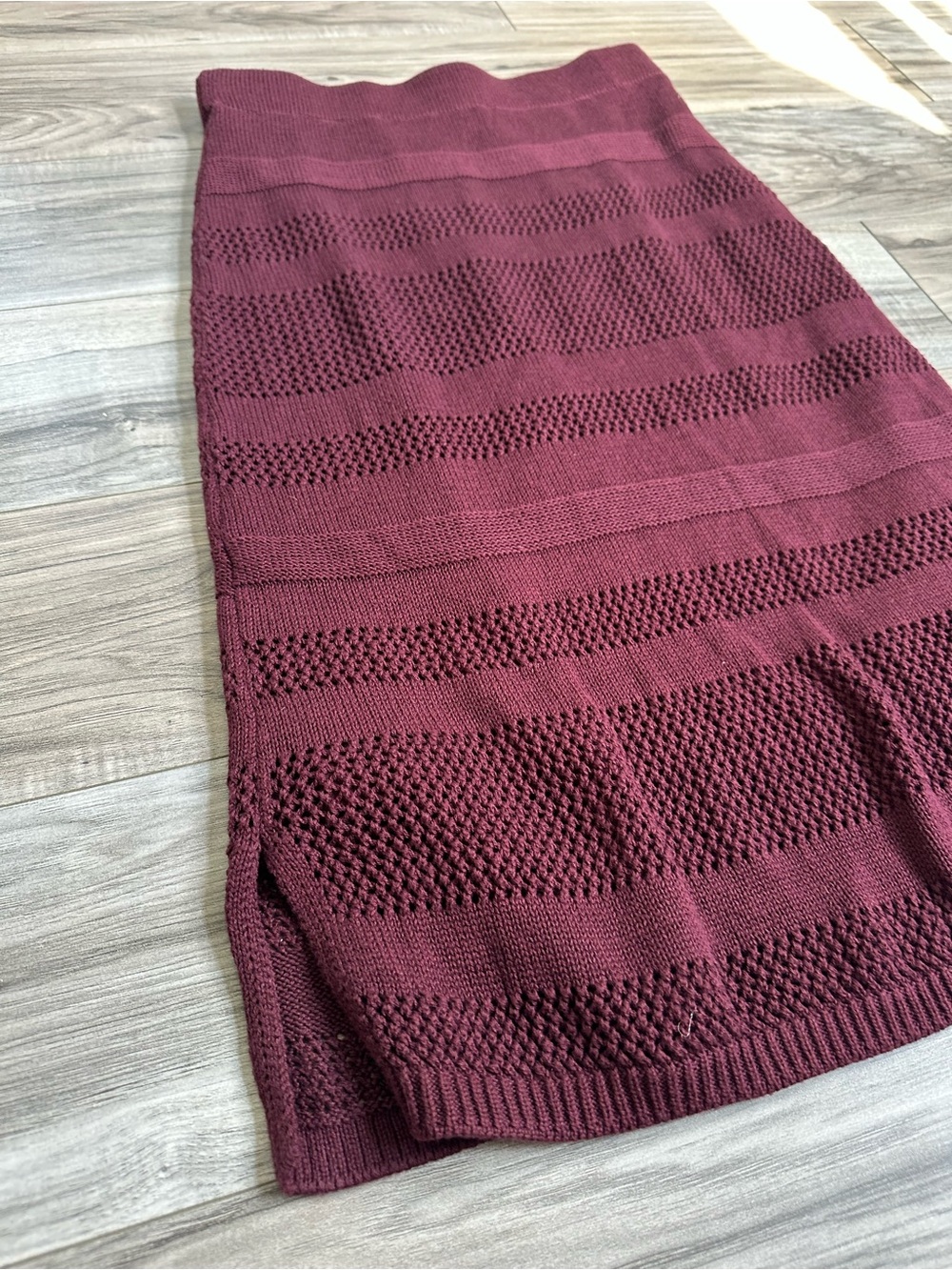 Nine West Women's Open Knit Midi Skirt Lined in Burgundy Cotton Blend Size S - Picture 4 of 7